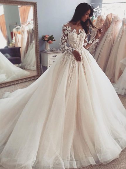 Luxurious Tulle Ball Gown Wedding Dress with Long Sleeves