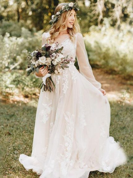 Elegant Tulle Wedding Gown with Lace Appliques and Sweep Train