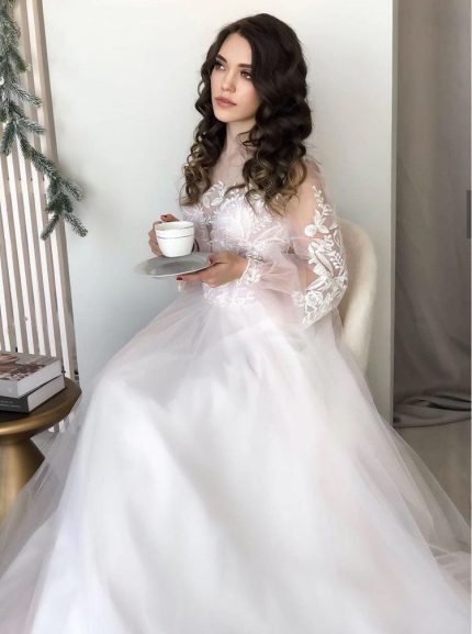 Elegant Tulle A-line Wedding Dress with Illusion Neck and Lace Appliques