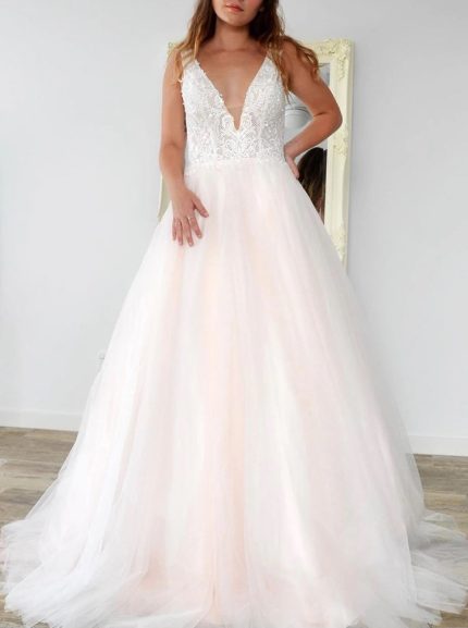 Idolrays Lace A-line Wedding Dress with V Neck and Court Train