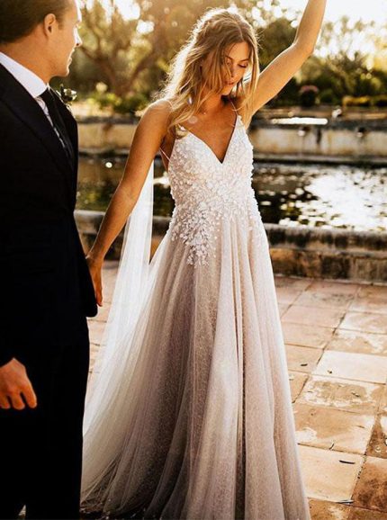 Modish Lace A-line Wedding Gown with V Neckline and Sweep Train