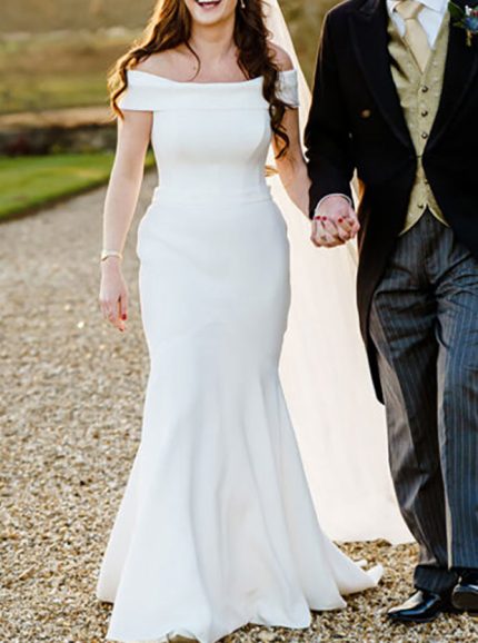 Modern Off The Shoulder Wedding Dress with Court Train