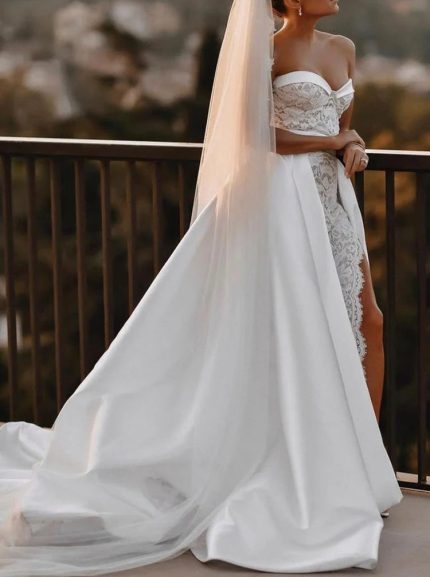Modern Wedding Dress with Sweetheart Neckline and Slit